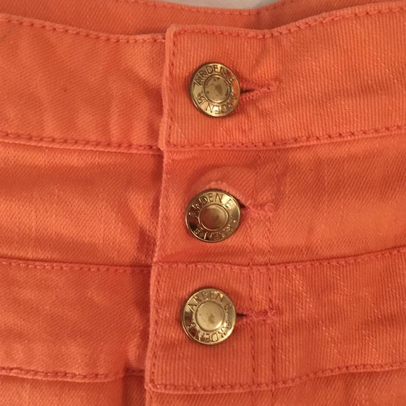 Arden B High-Waisted Shorts - Picture 3 of 4